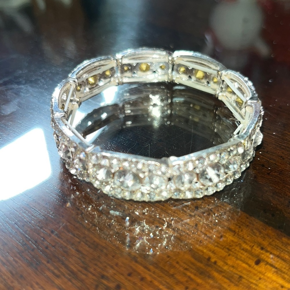 Silver clear stone stretchy fancy bracelet